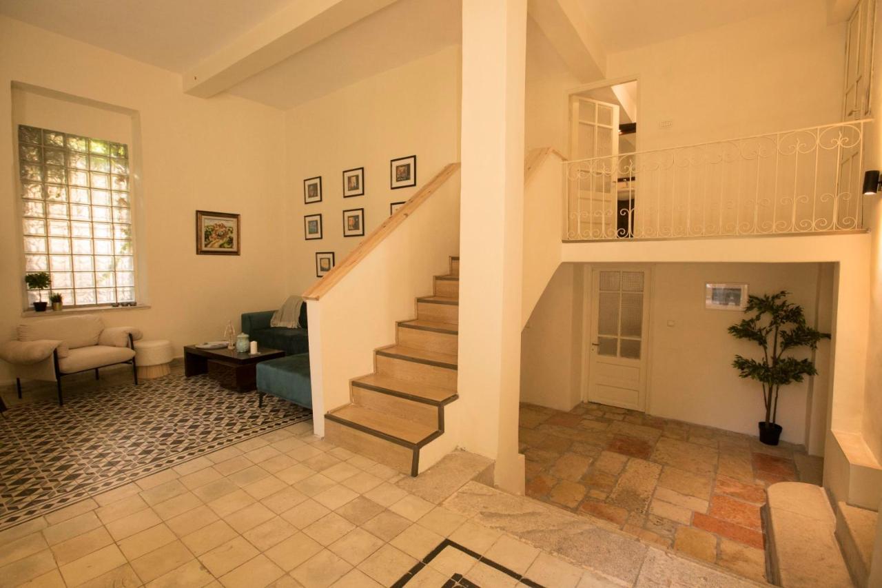 Historic 4-Bedroom Gem With Private Garden, Steps From Old City & Mamila Complex Jeruzsálem Kültér fotó