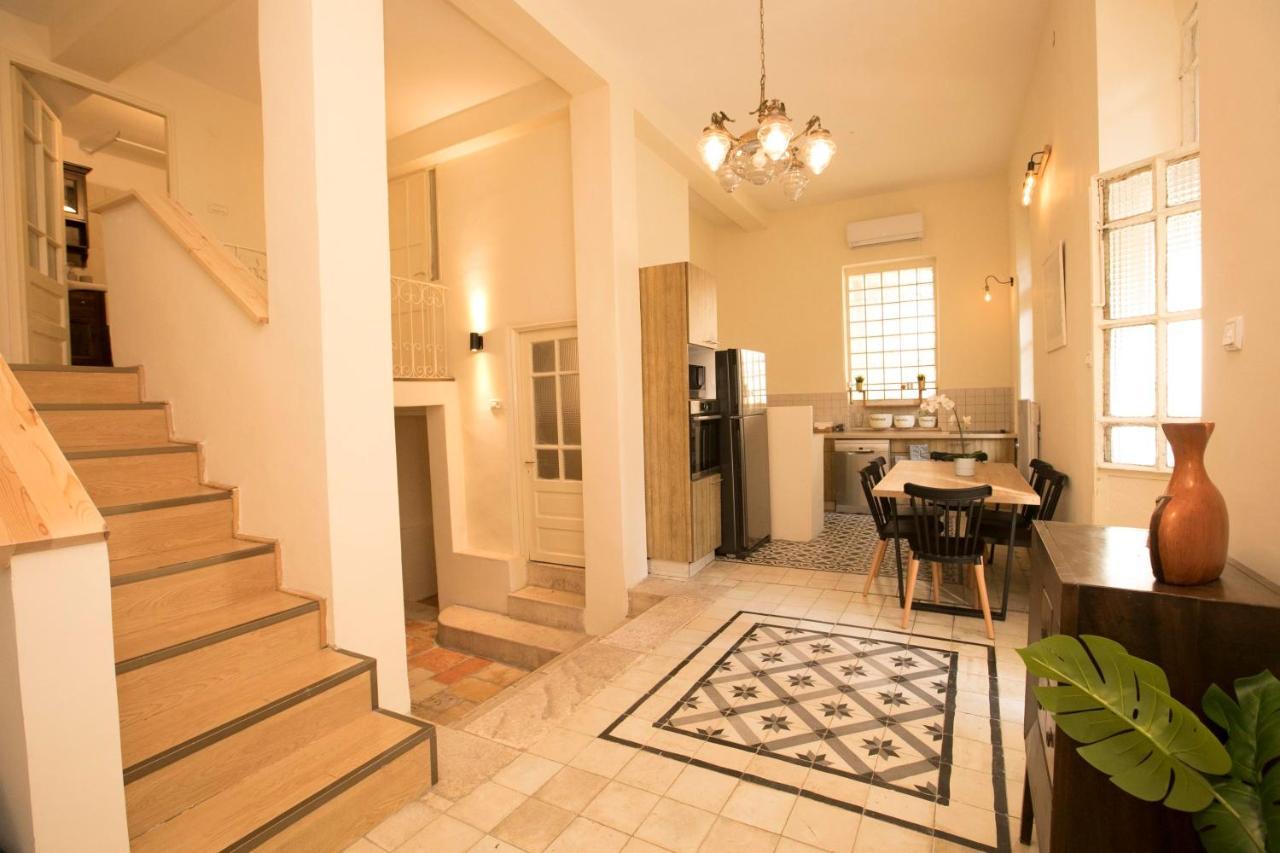 Historic 4-Bedroom Gem With Private Garden, Steps From Old City & Mamila Complex Jeruzsálem Kültér fotó