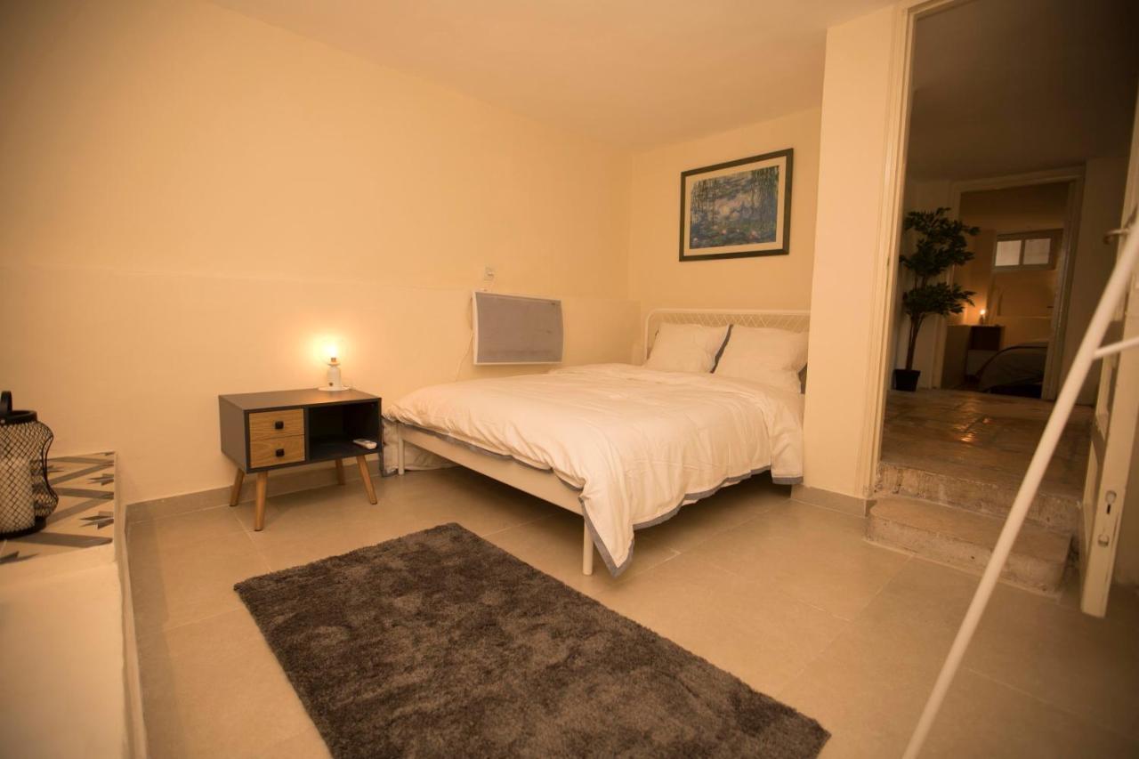 Historic 4-Bedroom Gem With Private Garden, Steps From Old City & Mamila Complex Jeruzsálem Kültér fotó