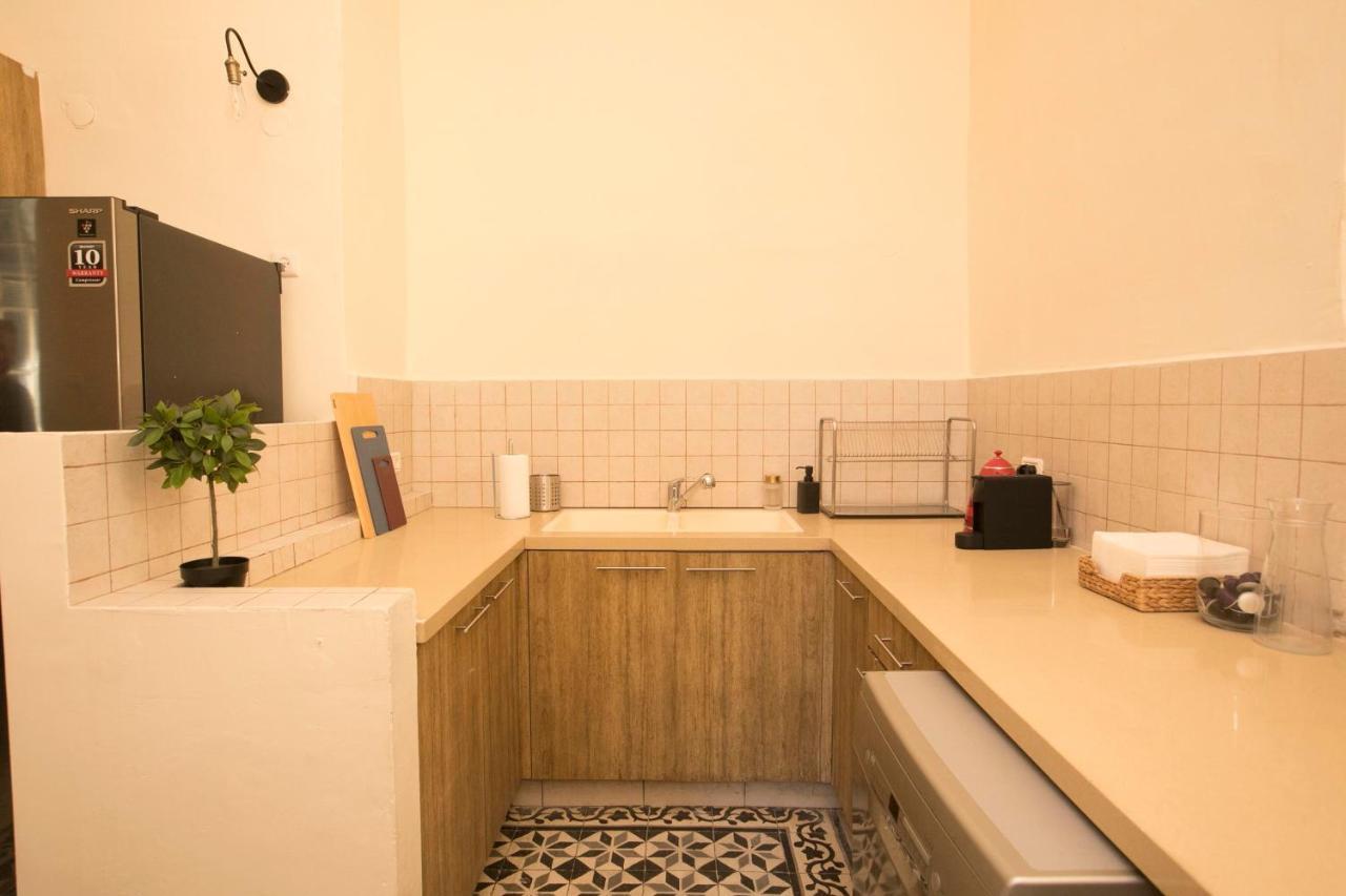 Historic 4-Bedroom Gem With Private Garden, Steps From Old City & Mamila Complex Jeruzsálem Kültér fotó